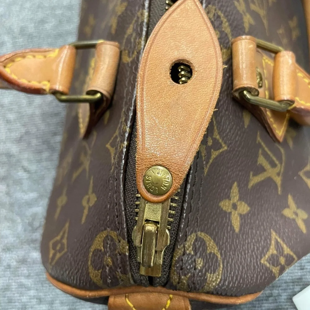Authentic Louis Vuitton speedy 25 with dust bag, lock, and key - Picture 9 of 14